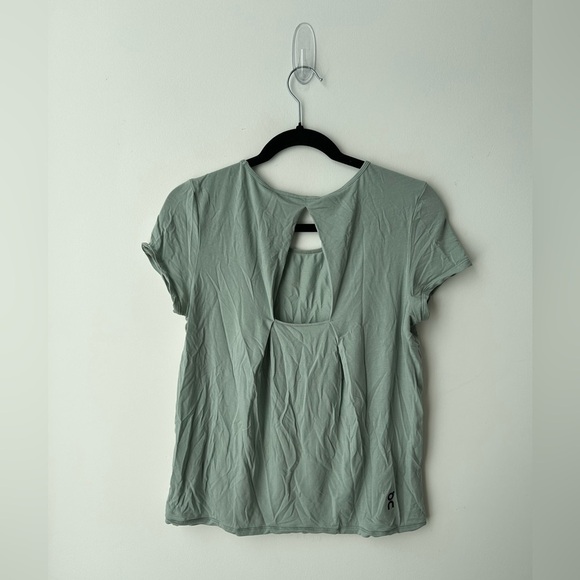 On running ACTIVE-T BREATHE sage green tshirt - Picture 5 of 9